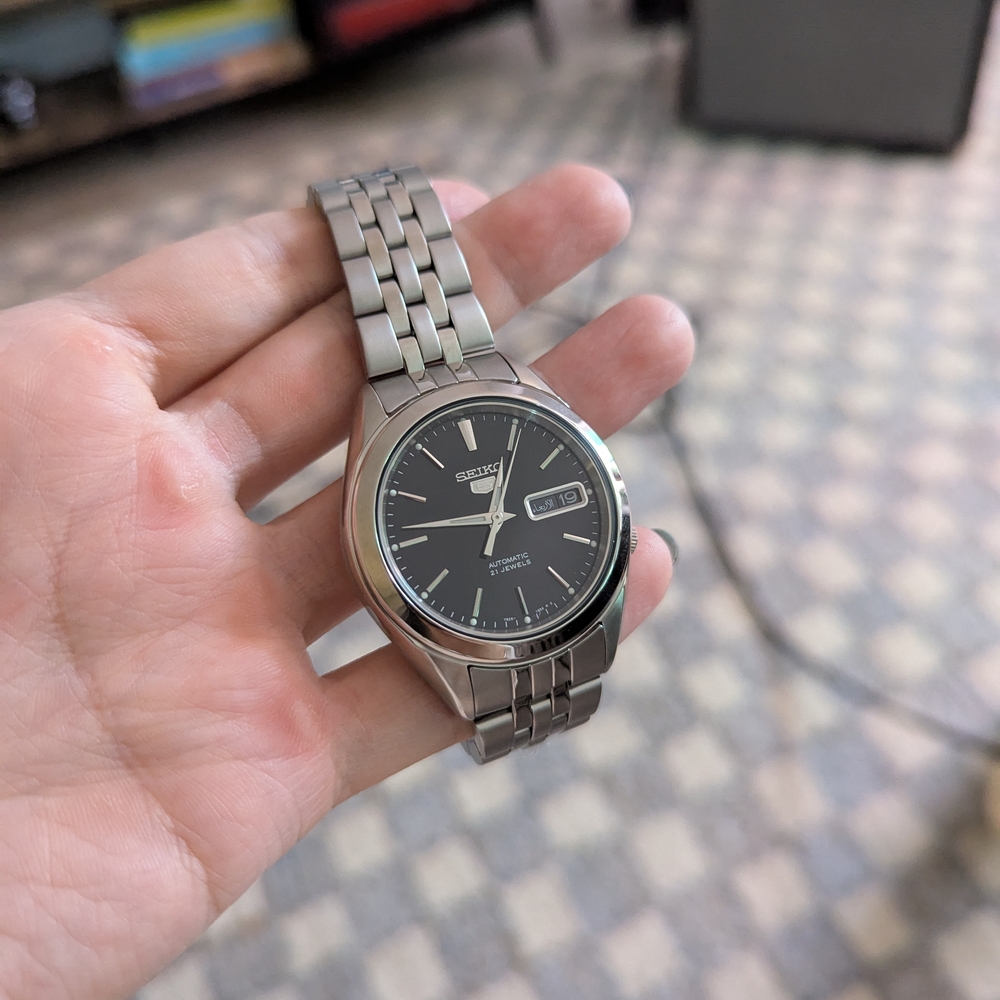 Seiko 5 Men's Stainless Steel Watch - Picture 7 of 8